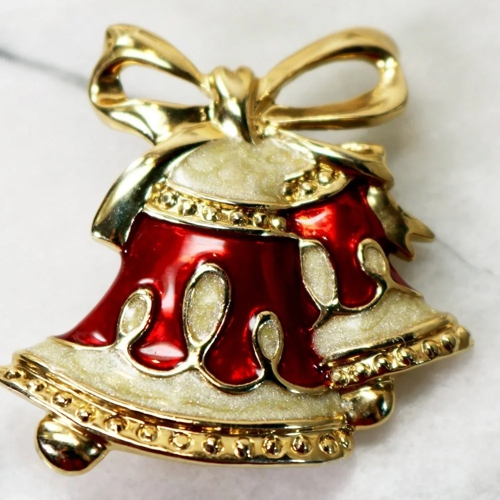🎄🧑🏻‍🎄✨ Monet Holiday Bell Brooch with Gold & Red Enamel Highlights ⚜️🎁🎄✨